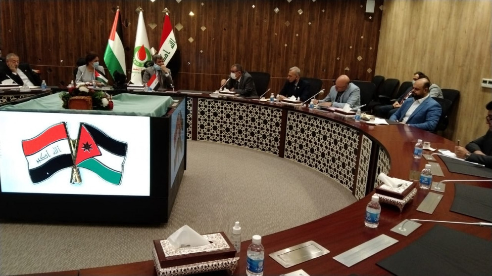 وزيرة الطاقة والثروة المعدنية هالة زواتي خلال الاجتماع مع الجانب العراقي في بغداد .(المملكة)