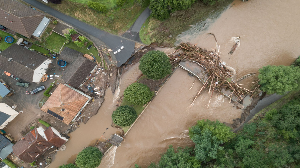 منظر جوي لجسر تضرر بعد هطول أمطار غزيرة وفيضانات غرب ألمانيا. (أ ف ب)
