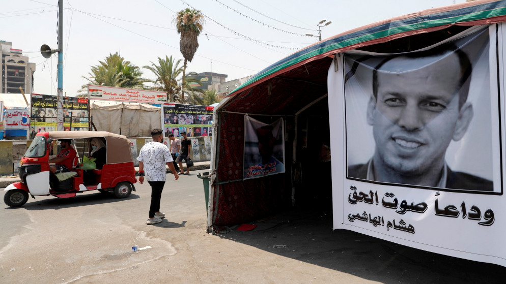 صورة للمحلل السياسي هشام الهاشمي الذي اغتيل قبل عام في بغداد، 8 تموز/يوليو 2020. (أ ف ب)