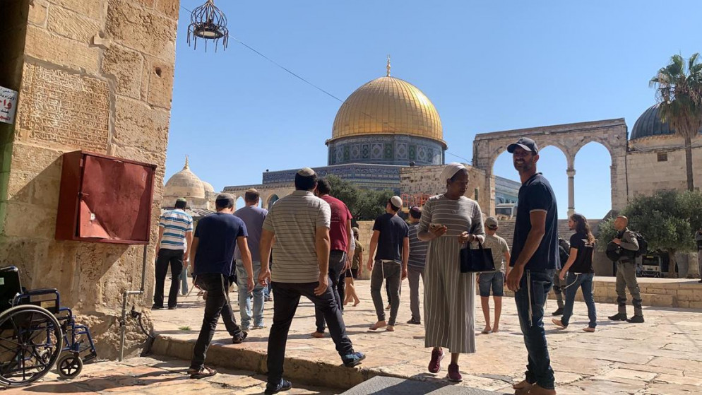 مستوطنون يقتحمون المسجد الأقصى المبارك بحماية شرطة الاحتلال الإسرائيلي. 18/07/2021. (عفيف عميرة/ وفا)