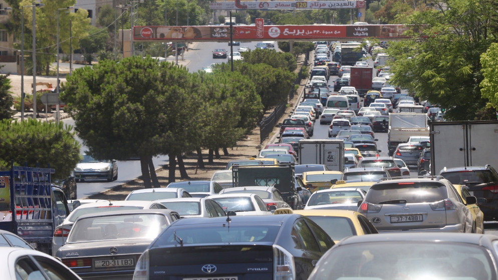 حركة المركبات في شارع رئيسي في عمّان قبل عيد الأضحى. 18/07/2021. (صلاح ملكاوي/المملكة)
