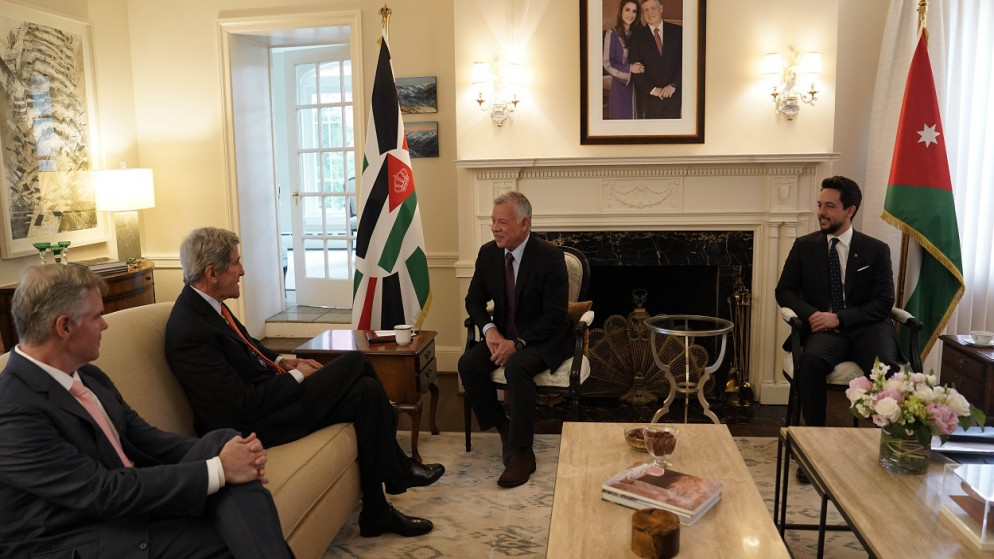 جلالة الملك عبدالله الثاني، يلتقي مبعوث الرئيس الأميركي لشؤون المناخ جون كيري.