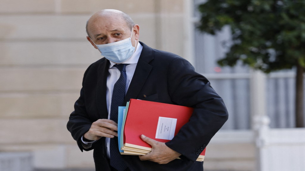 وزير الخارجية الفرنسي جان إيف لودريان يصل إلى اجتماع لمجلس الوزراء في قصر الإليزيه في باريس في 19 يوليو 2021. (لودوفيك مارين / أ ف ب)