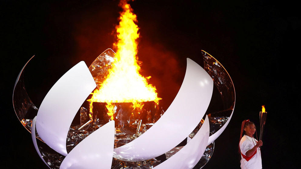 نعومي أوساكا بعد إيقاد المرجل الأولمبي لتعطي إشارة بدء أولمبياد طوكيو 2020. (رويترز)