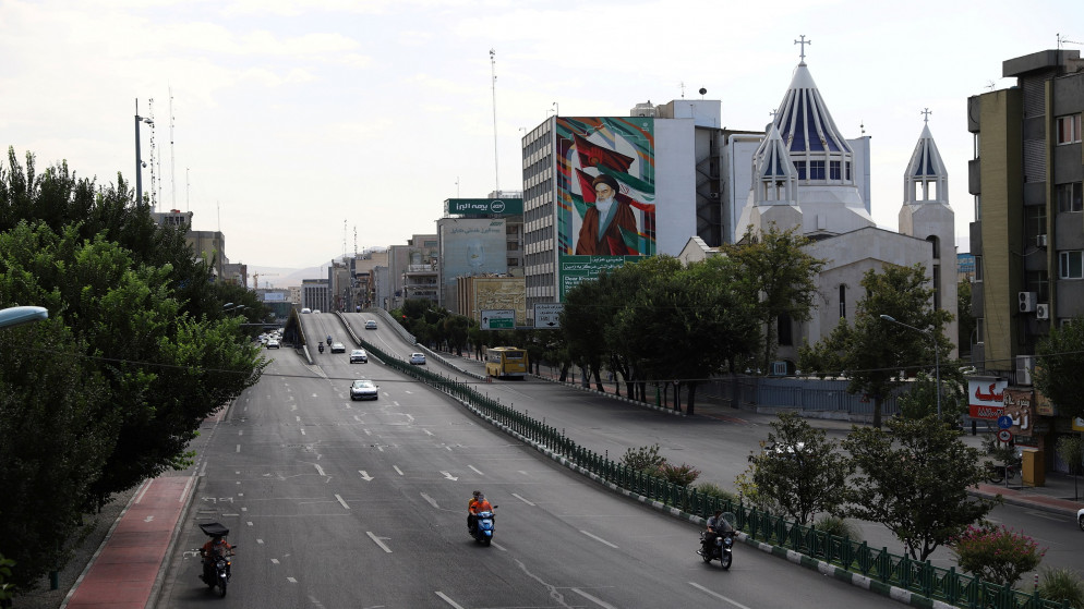 منظر عام لشارع رئيسي في طهران. (رويترز)