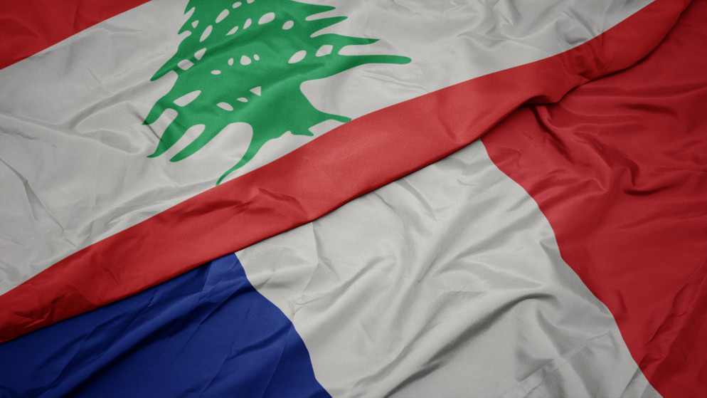 علما فرنسا ولبنان. (shutterstock)