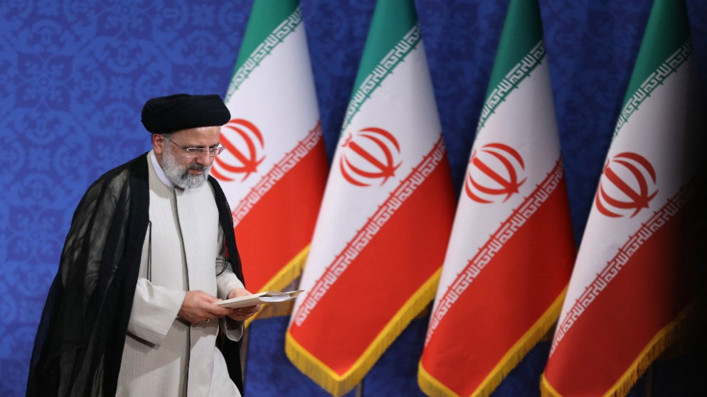 الرئيس الإيراني إبراهيم رئيسي خلال مؤتمره الصحفي الأول في العاصمة الإيرانية طهران.21 حزيران/يونيو 2021.(أ ف ب)