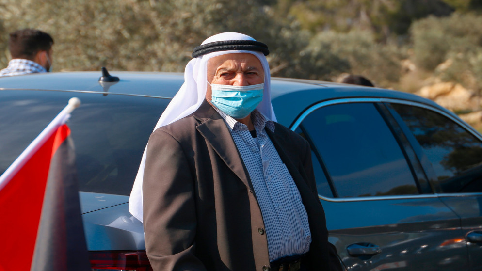 فلسطيني مسنّ يرتدي كمامة واقية من فيروس كورونا في بلدة قلقيلية في الشفة الغربية المحتلة. 6/01/2021. (shutterstock)