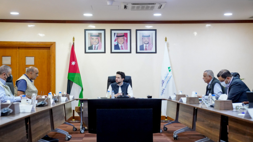 سمو الأمير الحسين بن عبدالله الثاني، ولي العهد خلال ترؤسه اجتماعا في سلطة منطقة العقبة الاقتصادية الخاصة (الديوان الملكي الهاشمي)