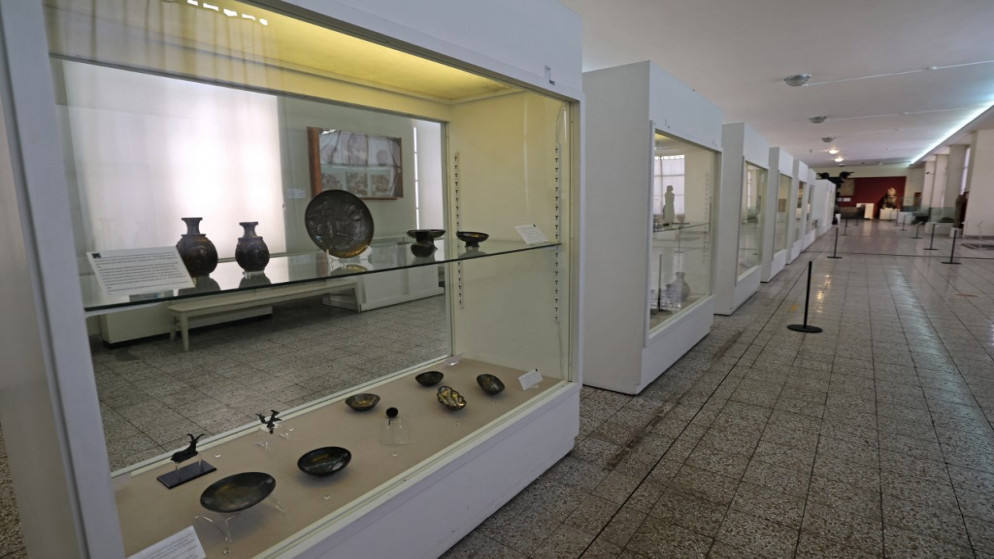 قطع أثرية في المتحف الوطني الإيراني ، الذي يضم معروضات من أوائل العصر الحجري القديم في العاصمة طهران.19 سبتمبر/أيلول 2021.(أ ف ب)
