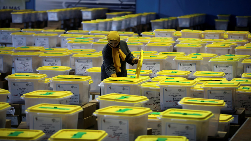 صناديق اقتراع خلال انتخابات اختيار أعضاء مجلس النواب 19. (محمد حامد/ رويترز)