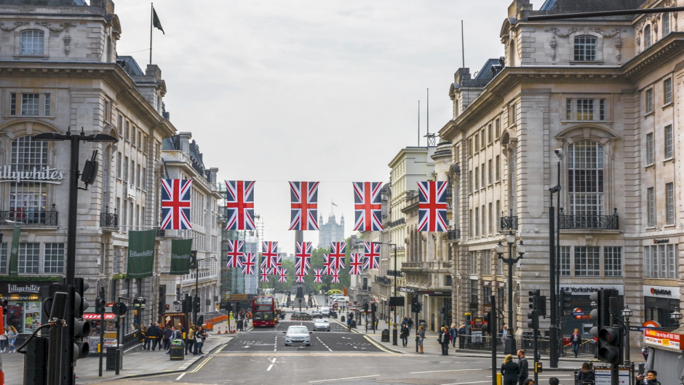 أعلام بريطانيا في شارع ريجنت. (shutterstock)