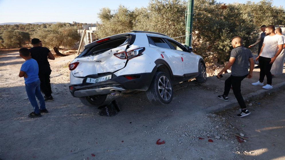 قوات الاحتلال الإسرائيلية تحطم مركبة أحد الفلسطينيين أثناء انسحابها من بلدة برقين قرب جنين. 26/09/2021. (عدي دعيبس/وفا)