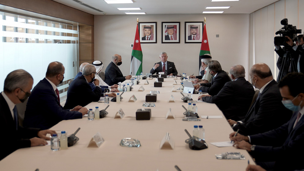جلالة الملك عبدالله الثاني يلتقي مستثمرين أردنيين وعرب في قطاعات الصحة والسياحة والبنوك والتجارة. (الديوان الملكي الهاشمي)