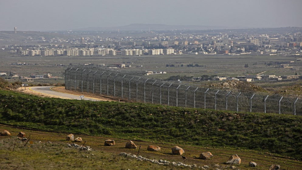 مرتفعات الجولان ويظهر في الصورة السياج الحدودي مع محافظة القنيطرة السورية، 4 شباط/فبراير 2021. (أ ف ب)