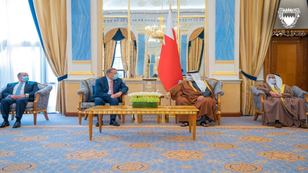 ولي عهد البحرين سمو الشيخ سلمان بن حمد يلتقي رئيس مجلس النواب عبد الكريم الدغمي. (صفحة ولي عهد البحرين)