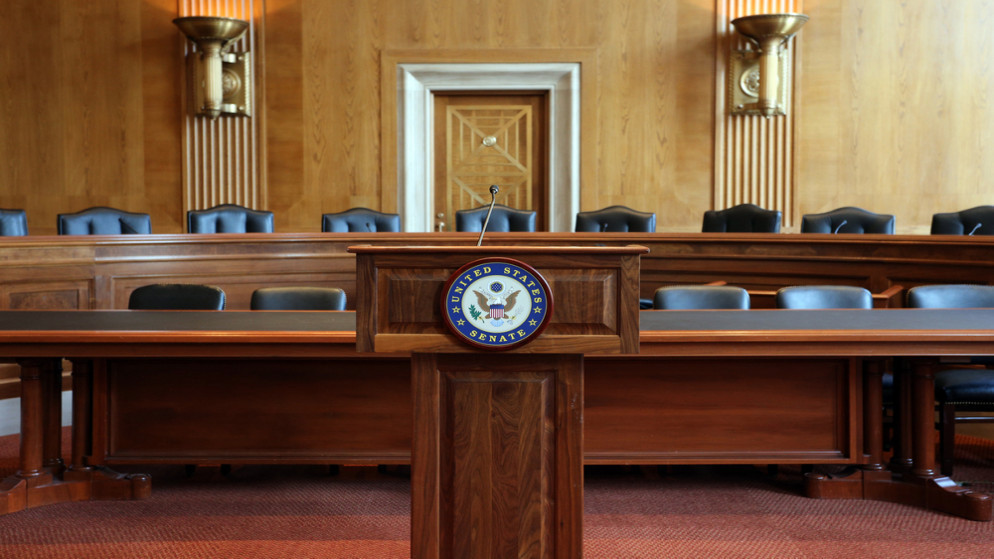 صورة أرشيفية لغرفة استماع للجنة مجلس الشيوخ الأميركي في واشنطن العاصمة. (Shutterstock)