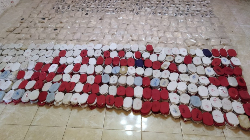المنطقة العسكرية الشرقية ضمن منطقة المسؤولية تضبط مخدرات بعد فرار مهربين على واجهتها. (القوات المسلحة)