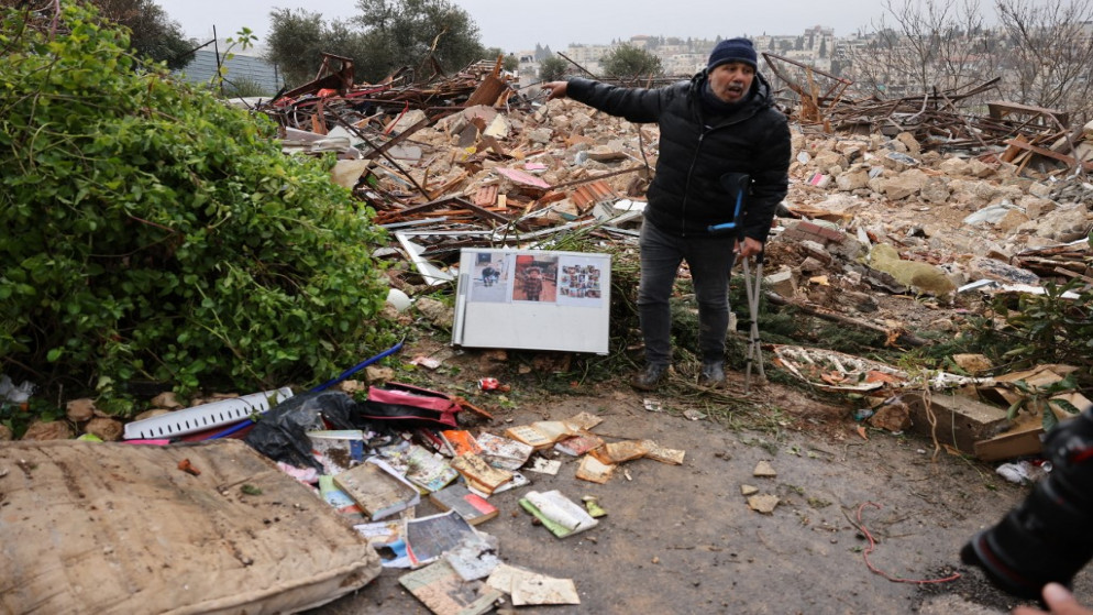 أنقاض منزل فلسطيني هدمته قوات الاحتلال الإسرائيلية في حي الشيخ جراح في القدس المحتلة. 19/01/2022. (أ ف ب)