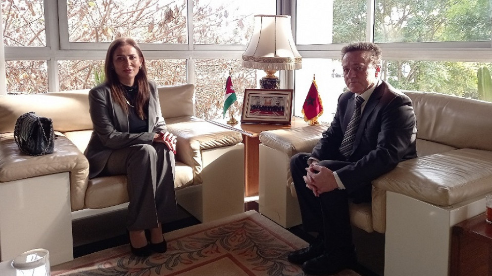 سفيرة الأردن في المغرب جمانة غنيمات، مع وزير النقل واللوجيستيك المغربي، محمد عبد الجليل. (السفارة الأردنية في المغرب)