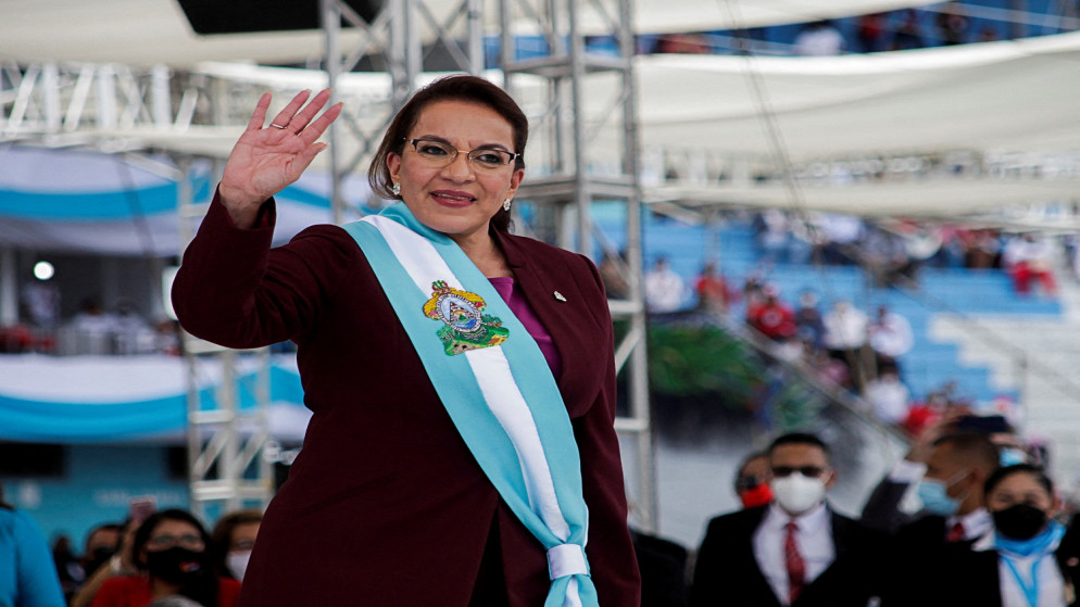 شيومارا كاسترو بعد أداء اليمين الدستورية كأول رئيسة لهندوراس.27 يناير 2022. (رويترز/ فريدي رودريغيز)