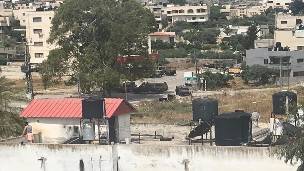 قوات الاحتلال الإسرائيلي تقتحم مخيم جنين، وتقصف منزلا بقذائف "الإنيرجا". (وفا)