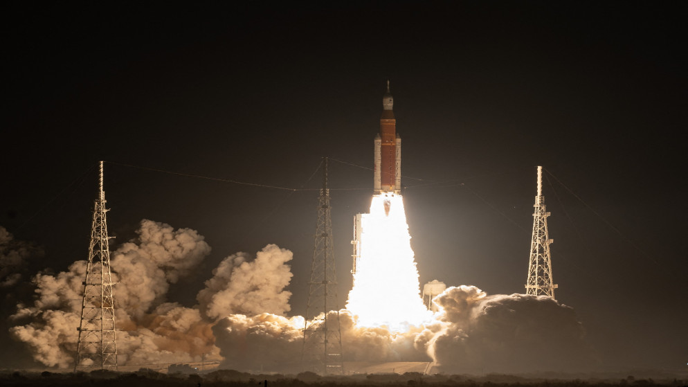 ينطلق الصاروخ القمري Artemis I بدون طيار من منصة الإطلاق 39B في مركز كينيدي للفضاء التابع لناسا. كيب كانافيرال .16 نوفمبر 2022. (أ ف ب)
