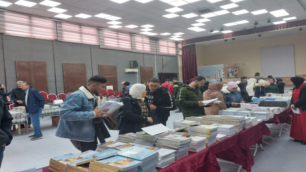مهرجان القراءة للجميع تحت عنوان "مكتبة الأسرة الأردنية" في دورته الـ 16 في محافظة جرش. (أكرم رواشدة/ المملكة)