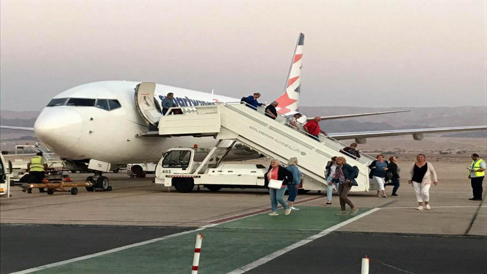 صورة أرشيفية لطائرة سلوفاكية من براتسلافا تقل 185 سائحا تحط في مطار الملك الحسين الدولي في العقبة. (هيئة تنشيط السياحة)