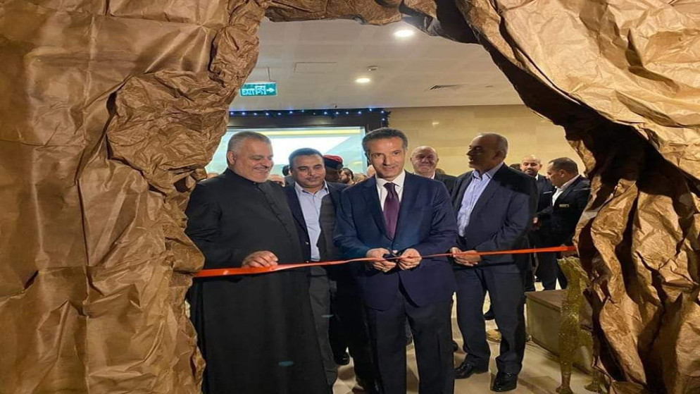 وزير السياحة والآثار العامة نايف الفايز، يفتتح مغارة الميلاد في منطقة البحر الميت، 9/12/2022. (وزارة السياحة)
