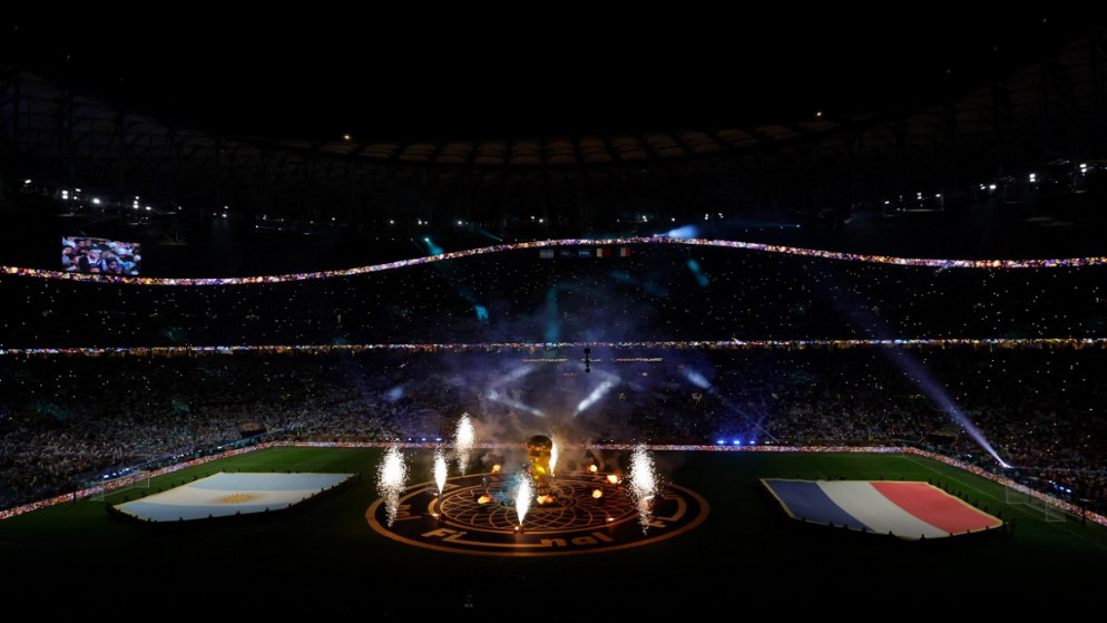 نظرة عامة على العرض التقديمي قبل المباراة النهائية لكأس العالم لكرة القدم قطر 2022 بين الأرجنتين وفرنسا على ملعب لوسيل. (أ ف ب)