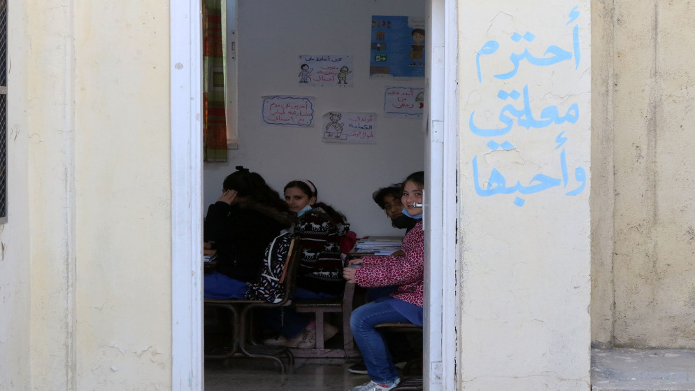 صورة سابقة لطالبات داخل غرفة صفية في مدرسة. (صلاح ملكاوي/ المملكة)