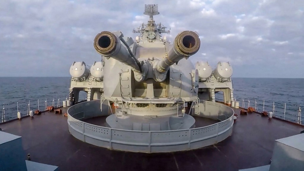 مدفعية بحرية على سفينة روسية خلال تدريبات عسكرية في البحر الأسود. (أ ف ب  نقلا عن وزارة الدفاع الروسية)