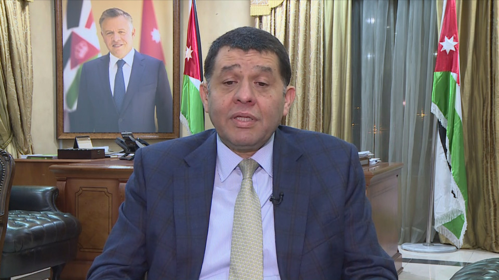 وزير العمل نايف استيتية خلال حديثه لقناة المملكة من مقر الوزارة. 3/1/2022 (المملكة)