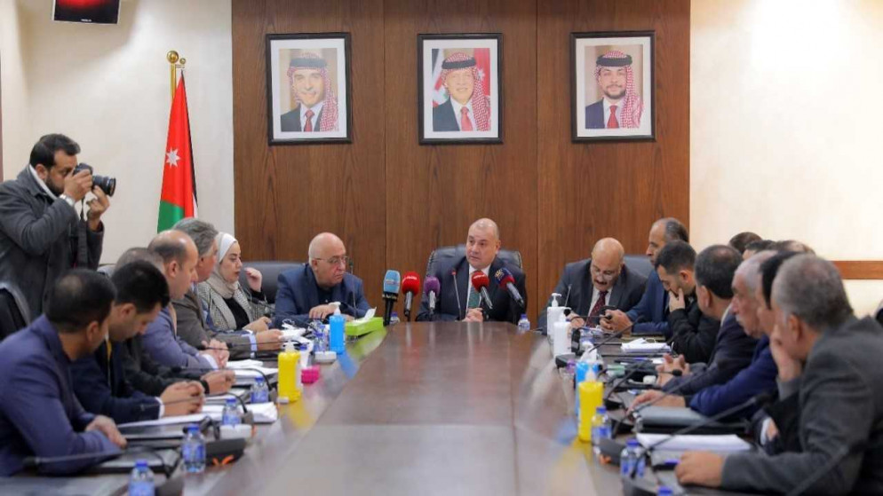 اللجنة القانونية في مجلس النواب، خلال الاستماع لملاحظات عدد من القناصل الفخريين حول مشروعي قانوني الانتخاب والأحزاب لسنة 2021. (مجلس النواب)