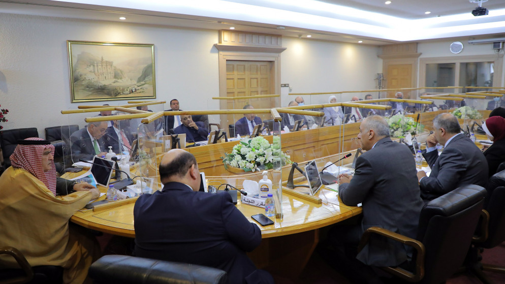 اللجنة المالية والاقتصادية في مجلس الأعيان تناقش موازنة وزارات الصحة، والبيئة، والاقتصاد الرقمي والريادة. (بترا)