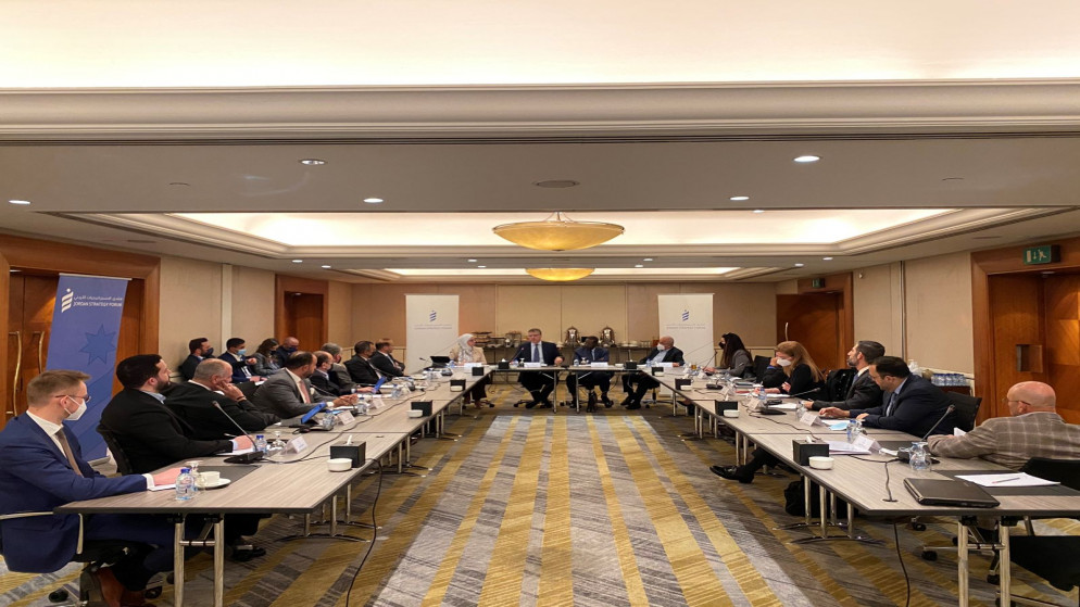 جلسة حوارية مع عدد من المدراء الدوليين لدى مجموعة البنك الدولي عقدها منتدى الاستراتيجيات الأردني. (منتدى الاستراتيجيات الأردني)