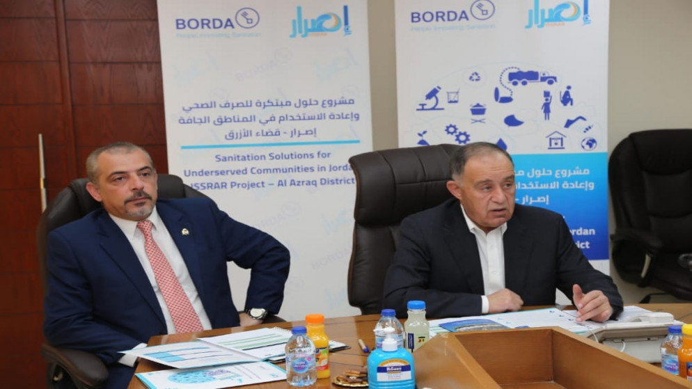 وزير المياه والري يرعى توقيع اتفاقية لإنشاء محطة معالجة لمياه الصرف الصحي في الأزرق.(صفحة وزارة المياه والري على موقع الفيسبوك)