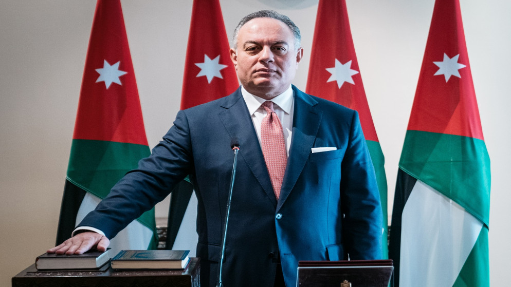 السفير قيس أبو دية يؤدي اليمين القانونية أمام جلالة الملك عبدالله الثاني.(الديوان الملكي الهاشمي)