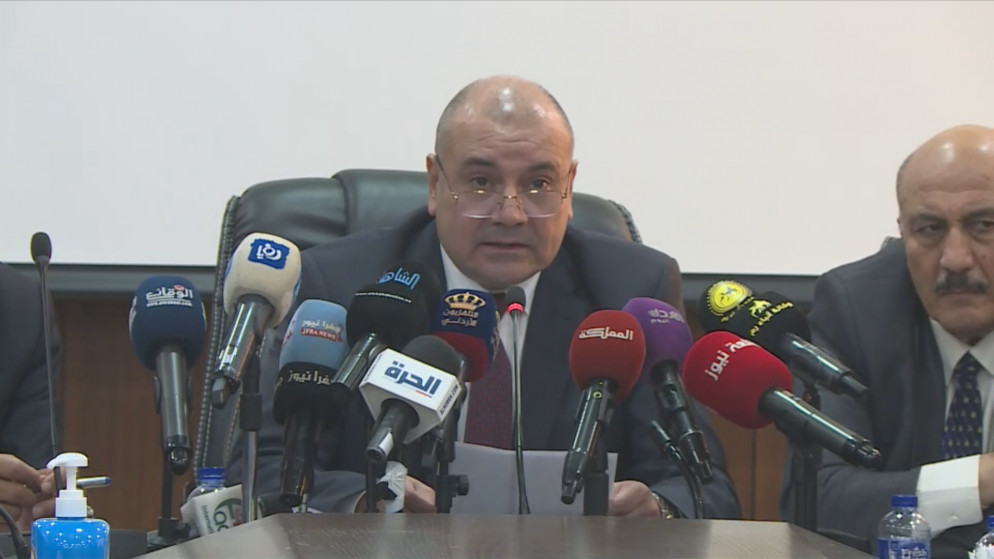 رئيس اللجنة القانونية في مجلس النواب، عبد المنعم العودات خلال إعلان مخرجات نقاشات وعمل اللجنة بشأن مشروع قانون الأحزاب السياسية. (المملكة)