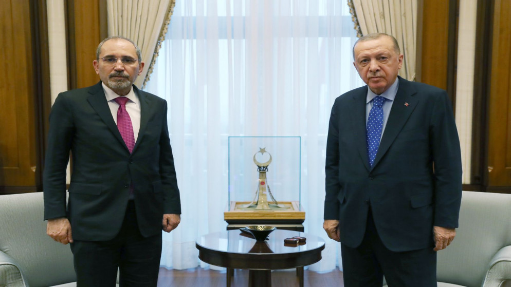 الرئيس التركي رجب طيب أردوغان ونائب رئيس الوزراء ووزير الخارجية وشؤون المغتربين أيمن الصفدي. (وزارة الخارجية)