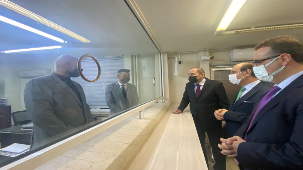 نائب رئيس الوزراء وزير الخارجية وشؤون المغتربين أيمن الصفدي خلال زيارته للسفارة الأردنية في أنقرة. (وزارة الخارجية)