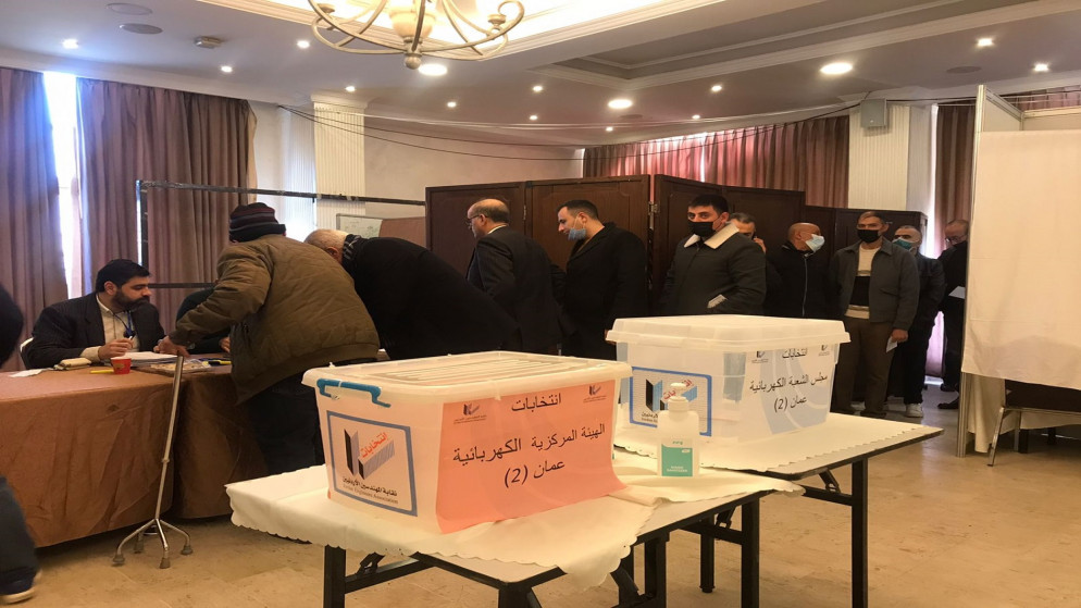 جانب من عملية الاقتراع في انتخابات الشعبة الكهربائية لنقابة المهندسين الأردنيين.4/3/2022.(المملكة)