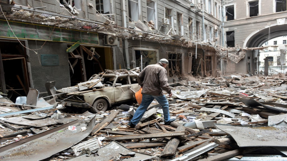 أضرار بعد قصف روسي على خاركيف ثاني أكبر مدن أوكرانيا، 3 آذار/مارس 2022. (أ ف ب)