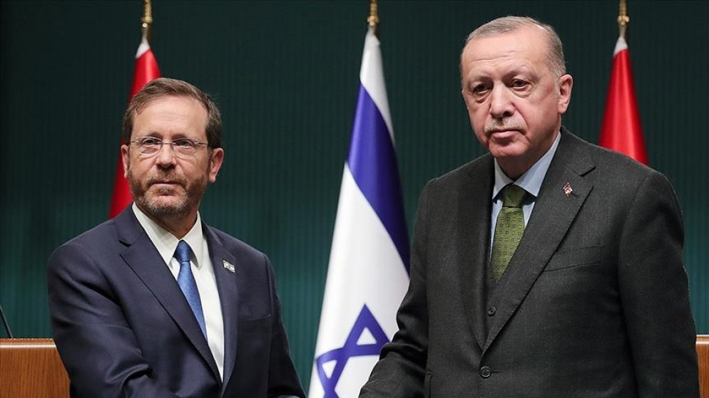 الرئيس التركي رجب طيب أردوغان (يمين)، الرئيس الإسرائيلي إسحاق هرتسوغ (الأناضول)