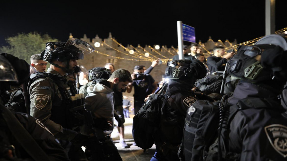 مواجهات بين الشبان وقوات الاحتلال الإسرائيلي في منطقة باب العامود في القدس المحتلة. 03/04/2022. (وفا)