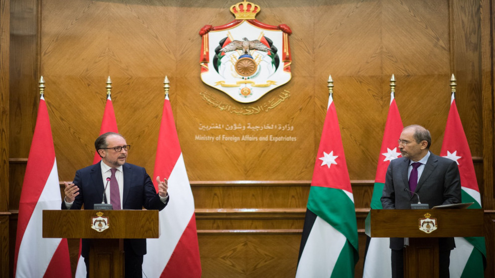 مؤتمر صحفي لنائب رئيس الوزراء وزير الخارجية وشؤون المغتربين أيمن الصفدي ووزير خارجية جمهورية النمسا ألكسندر شالنبرغ. (المملكة)