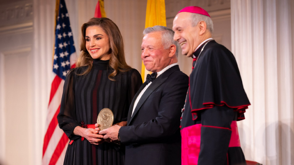 جلالة الملك عبدالله الثاني وجلالة الملكة رانيا العبدالله يتسلمان جائزة "الطريق إلى السلام" في نيويورك