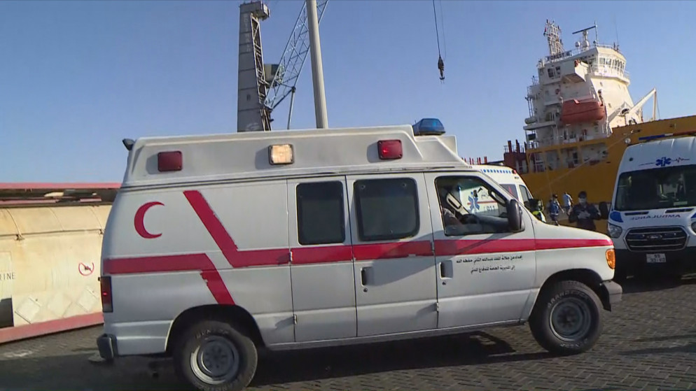 سيارة إسعاف خلال إخلاء مصابين بعد تسرب غاز سام في العقبة، 27/6/2022. (المملكة)
