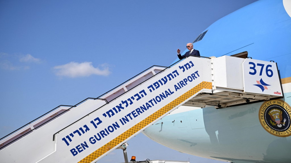 الرئيس الأميركي جو بايدن قبيل مغادرته مطار بن غوريون في تل أبيب. (أ ف ب)